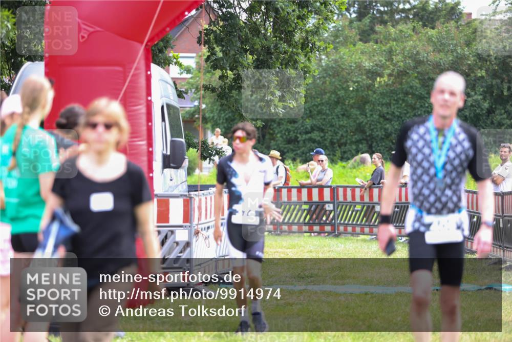 21.06.2026 - 29. Vierlanden-Triathlon Andreas Tolksdorf http://msf.ph/oto/9914974 21.06.2026 11:32:02 Ziel 581 meine-sportfotos.de