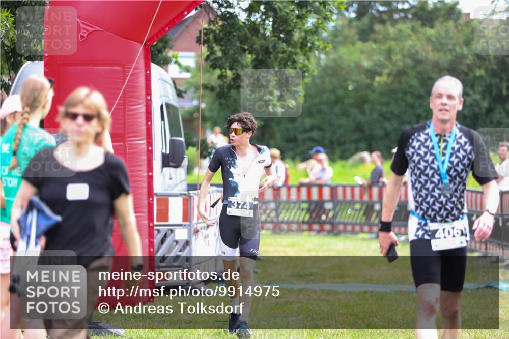 21.06.2026 - 29. Vierlanden-Triathlon Andreas Tolksdorf http://msf.ph/oto/9914975 21.06.2026 11:32:02 Ziel 581 meine-sportfotos.de
