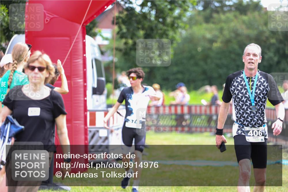 21.06.2026 - 29. Vierlanden-Triathlon Andreas Tolksdorf http://msf.ph/oto/9914976 21.06.2026 11:32:02 Ziel 581 meine-sportfotos.de