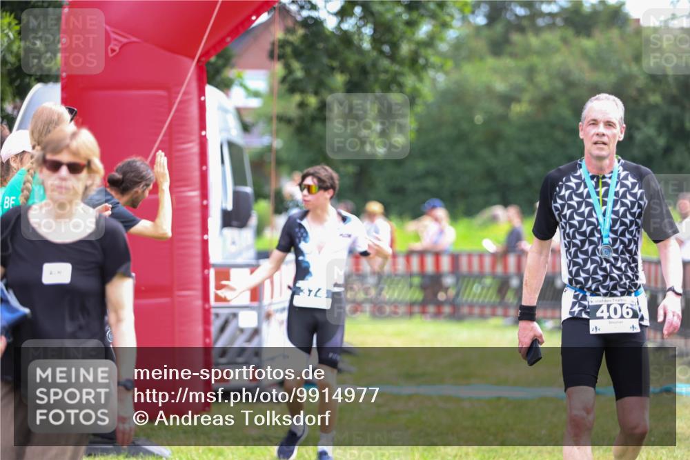21.06.2026 - 29. Vierlanden-Triathlon Andreas Tolksdorf http://msf.ph/oto/9914977 21.06.2026 11:32:02 Ziel 581 meine-sportfotos.de