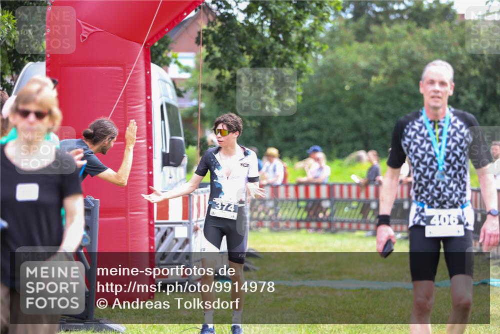 21.06.2026 - 29. Vierlanden-Triathlon Andreas Tolksdorf http://msf.ph/oto/9914978 21.06.2026 11:32:02 Ziel 581 meine-sportfotos.de