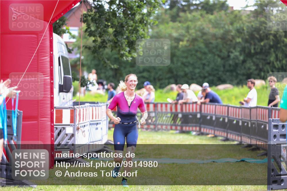 21.06.2026 - 29. Vierlanden-Triathlon Andreas Tolksdorf http://msf.ph/oto/9914980 21.06.2026 11:32:13 Ziel 403, 581 meine-sportfotos.de