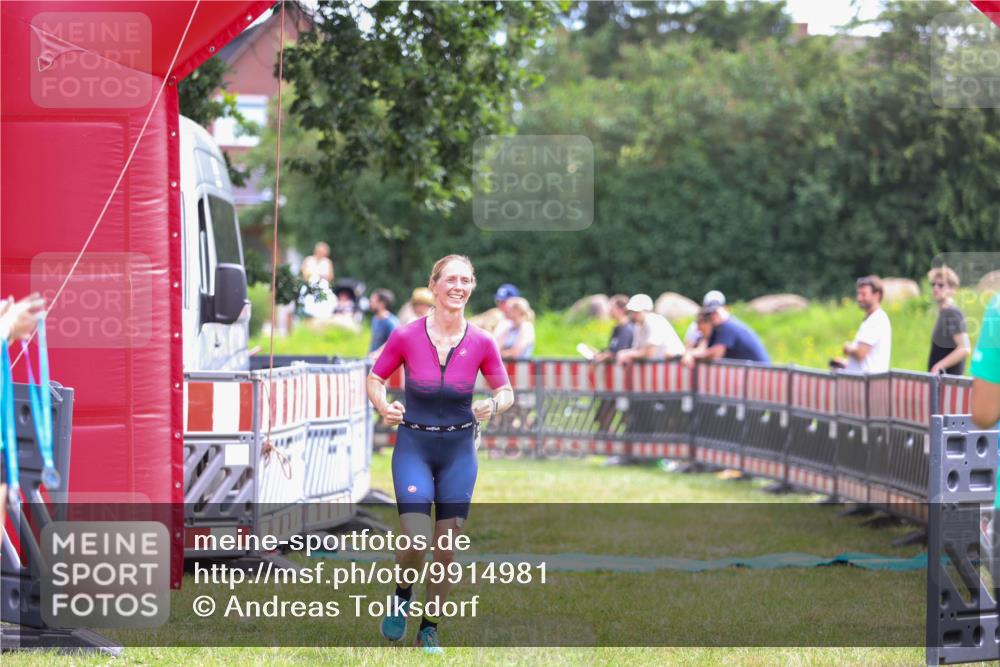 21.06.2026 - 29. Vierlanden-Triathlon Andreas Tolksdorf http://msf.ph/oto/9914981 21.06.2026 11:32:13 Ziel 403, 581 meine-sportfotos.de