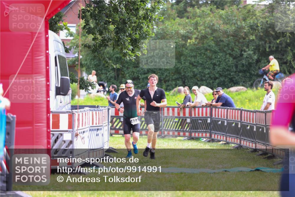 21.06.2026 - 29. Vierlanden-Triathlon Andreas Tolksdorf http://msf.ph/oto/9914991 21.06.2026 11:32:21 Ziel 403 meine-sportfotos.de