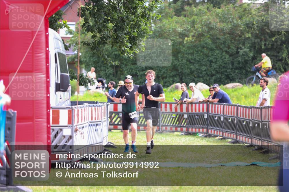 21.06.2026 - 29. Vierlanden-Triathlon Andreas Tolksdorf http://msf.ph/oto/9914992 21.06.2026 11:32:21 Ziel 403 meine-sportfotos.de
