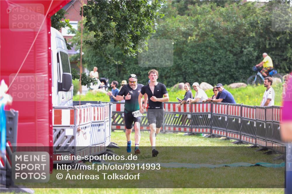 21.06.2026 - 29. Vierlanden-Triathlon Andreas Tolksdorf http://msf.ph/oto/9914993 21.06.2026 11:32:21 Ziel 403 meine-sportfotos.de