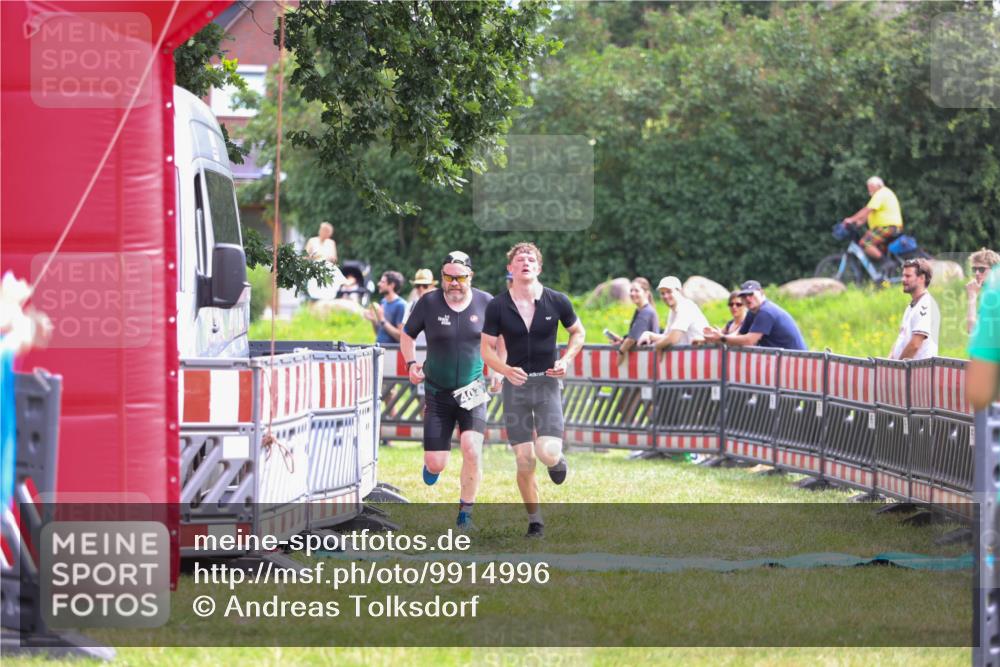 21.06.2026 - 29. Vierlanden-Triathlon Andreas Tolksdorf http://msf.ph/oto/9914996 21.06.2026 11:32:21 Ziel 403 meine-sportfotos.de