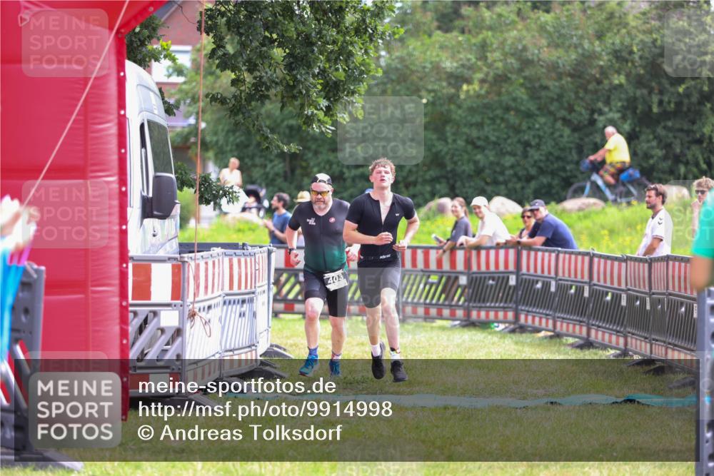 21.06.2026 - 29. Vierlanden-Triathlon Andreas Tolksdorf http://msf.ph/oto/9914998 21.06.2026 11:32:21 Ziel 403 meine-sportfotos.de