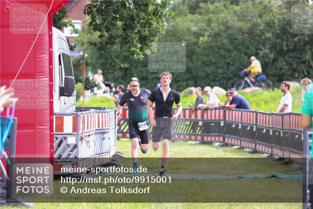 21.06.2026 - 29. Vierlanden-Triathlon Andreas Tolksdorf http://msf.ph/oto/9915001 21.06.2026 11:32:21 Ziel 403 meine-sportfotos.de