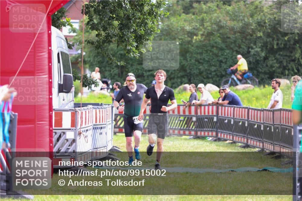21.06.2026 - 29. Vierlanden-Triathlon Andreas Tolksdorf http://msf.ph/oto/9915002 21.06.2026 11:32:21 Ziel 403 meine-sportfotos.de