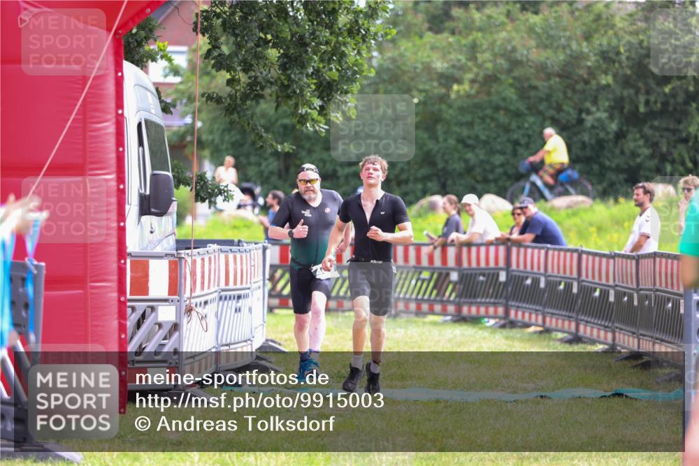21.06.2026 - 29. Vierlanden-Triathlon Andreas Tolksdorf http://msf.ph/oto/9915003 21.06.2026 11:32:22 Ziel 403 meine-sportfotos.de