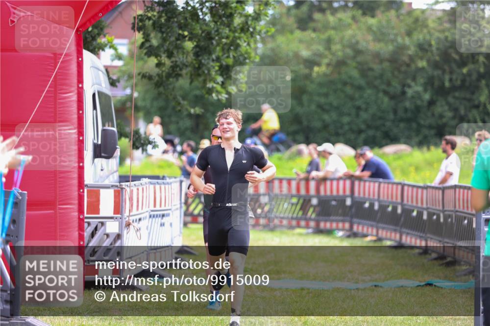 21.06.2026 - 29. Vierlanden-Triathlon Andreas Tolksdorf http://msf.ph/oto/9915009 21.06.2026 11:32:23 Ziel 403 meine-sportfotos.de