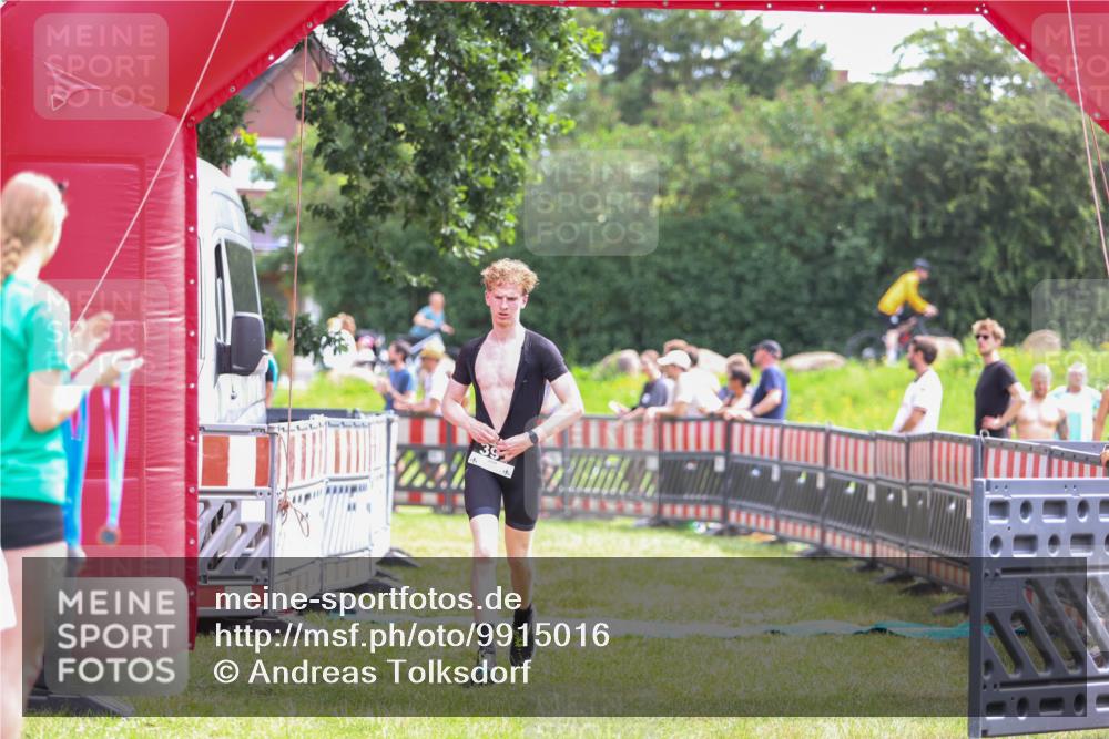 21.06.2026 - 29. Vierlanden-Triathlon Andreas Tolksdorf http://msf.ph/oto/9915016 21.06.2026 11:32:50 Ziel 458 meine-sportfotos.de