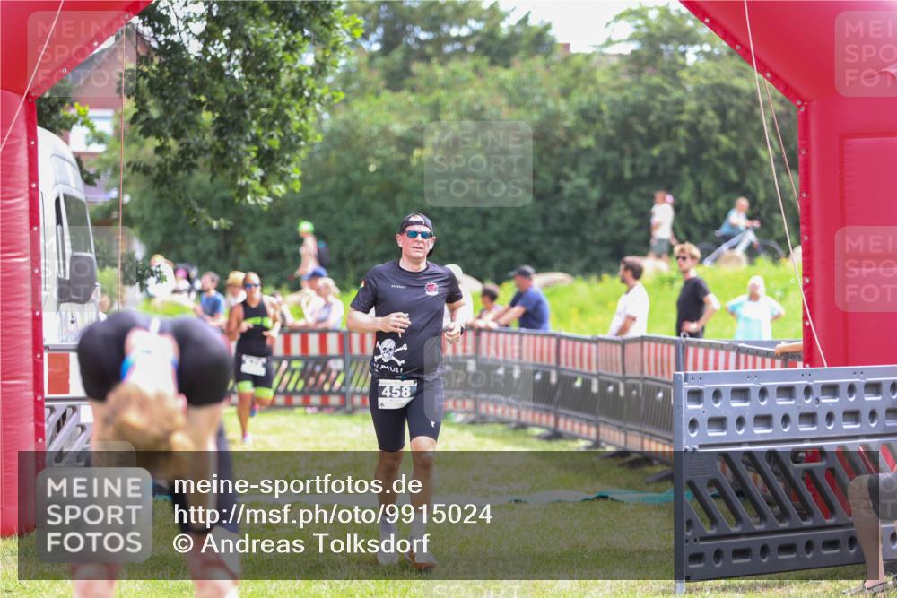 21.06.2026 - 29. Vierlanden-Triathlon Andreas Tolksdorf http://msf.ph/oto/9915024 21.06.2026 11:32:58 Ziel 325, 458, 549 meine-sportfotos.de