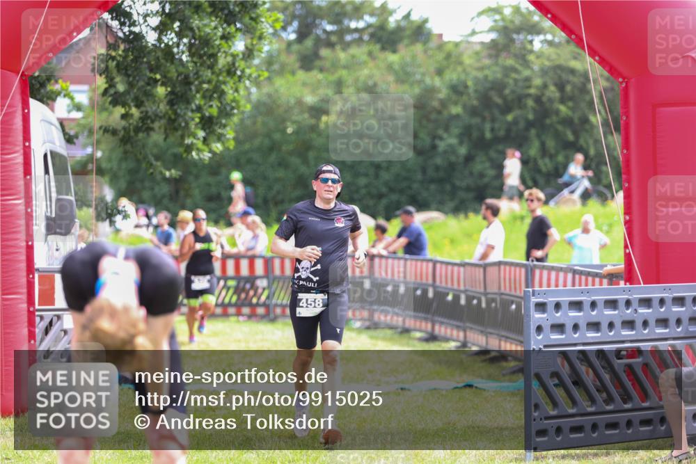 21.06.2026 - 29. Vierlanden-Triathlon Andreas Tolksdorf http://msf.ph/oto/9915025 21.06.2026 11:32:58 Ziel 325, 458, 549 meine-sportfotos.de