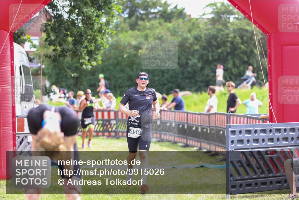 21.06.2026 - 29. Vierlanden-Triathlon Andreas Tolksdorf http://msf.ph/oto/9915026 21.06.2026 11:32:58 Ziel 325, 458, 549 meine-sportfotos.de