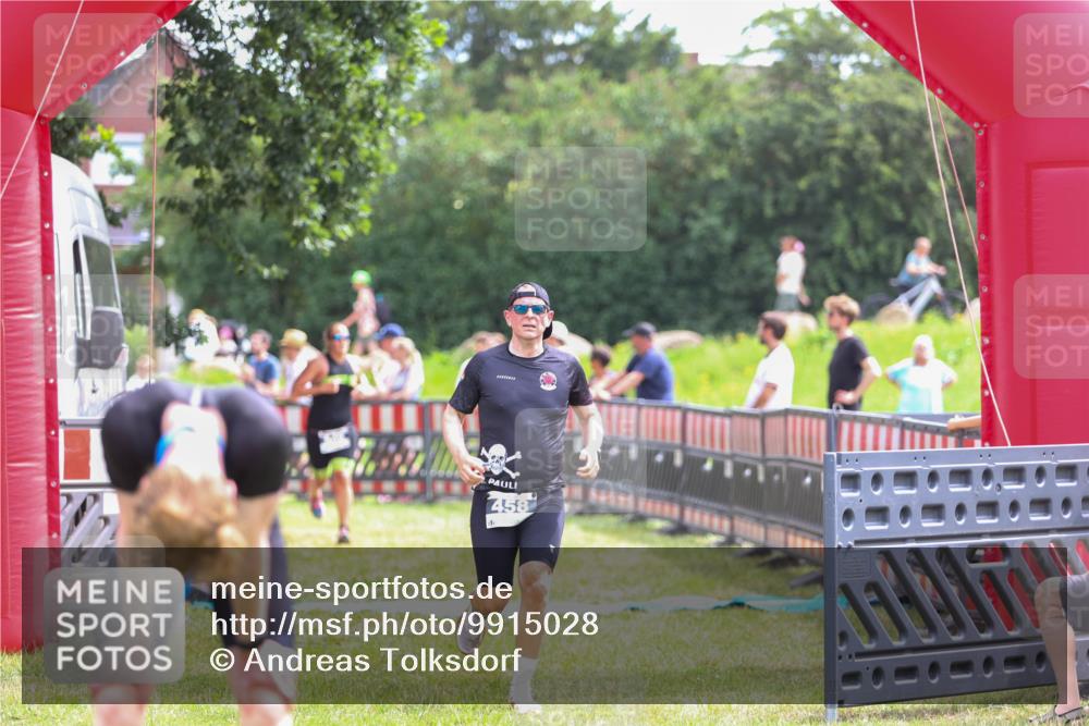 21.06.2026 - 29. Vierlanden-Triathlon Andreas Tolksdorf http://msf.ph/oto/9915028 21.06.2026 11:32:58 Ziel 325, 458, 549 meine-sportfotos.de