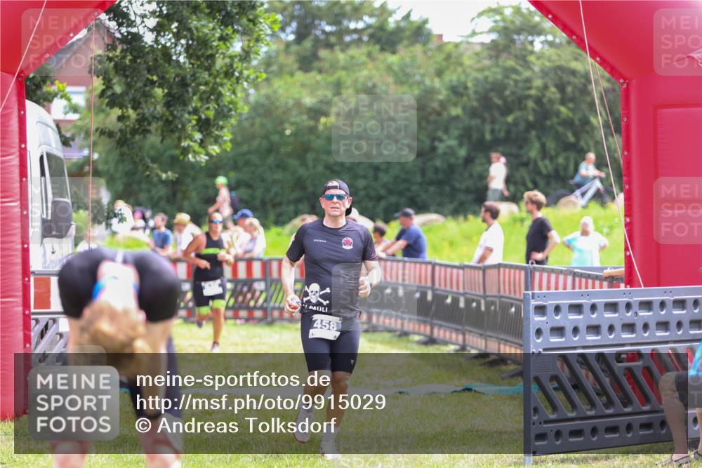 21.06.2026 - 29. Vierlanden-Triathlon Andreas Tolksdorf http://msf.ph/oto/9915029 21.06.2026 11:32:58 Ziel 325, 458, 549 meine-sportfotos.de