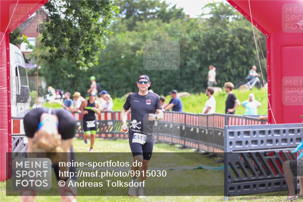 21.06.2026 - 29. Vierlanden-Triathlon Andreas Tolksdorf http://msf.ph/oto/9915030 21.06.2026 11:32:58 Ziel 325, 458, 549 meine-sportfotos.de