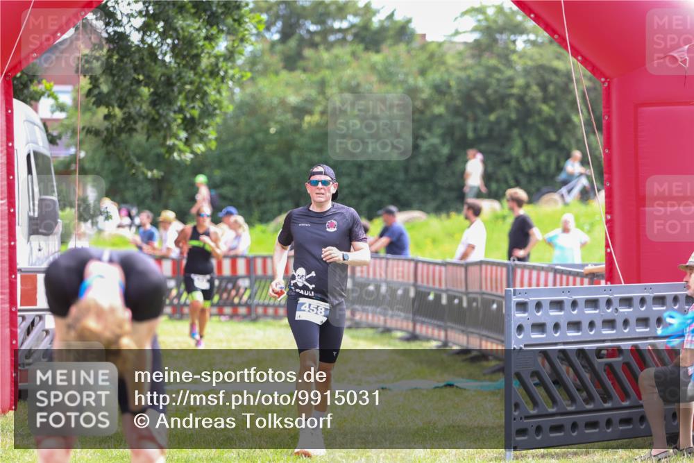 21.06.2026 - 29. Vierlanden-Triathlon Andreas Tolksdorf http://msf.ph/oto/9915031 21.06.2026 11:32:58 Ziel 325, 458, 549 meine-sportfotos.de