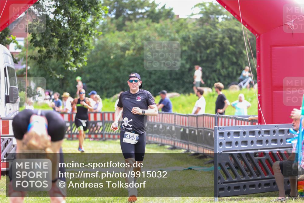 21.06.2026 - 29. Vierlanden-Triathlon Andreas Tolksdorf http://msf.ph/oto/9915032 21.06.2026 11:32:58 Ziel 325, 458, 549 meine-sportfotos.de