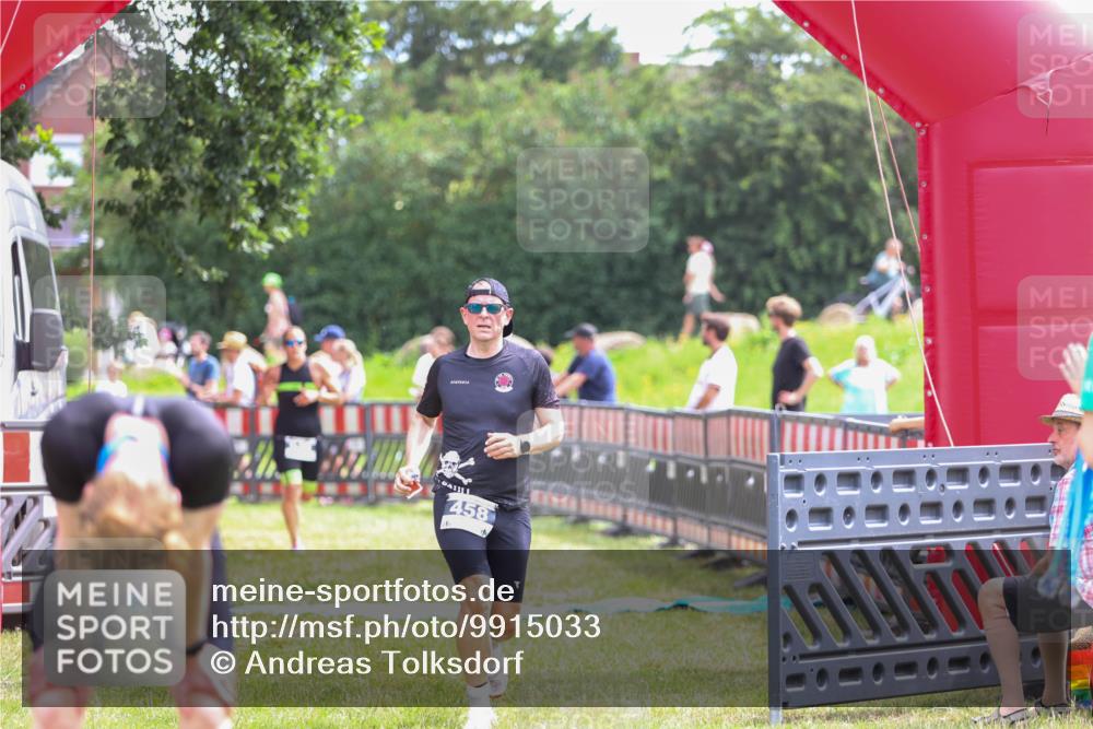 21.06.2026 - 29. Vierlanden-Triathlon Andreas Tolksdorf http://msf.ph/oto/9915033 21.06.2026 11:32:58 Ziel 325, 458, 549 meine-sportfotos.de