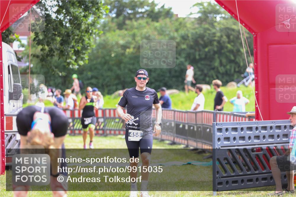 21.06.2026 - 29. Vierlanden-Triathlon Andreas Tolksdorf http://msf.ph/oto/9915035 21.06.2026 11:32:59 Ziel 325, 458, 549 meine-sportfotos.de