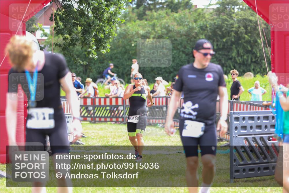 21.06.2026 - 29. Vierlanden-Triathlon Andreas Tolksdorf http://msf.ph/oto/9915036 21.06.2026 11:33:02 Ziel 325, 458, 549 meine-sportfotos.de