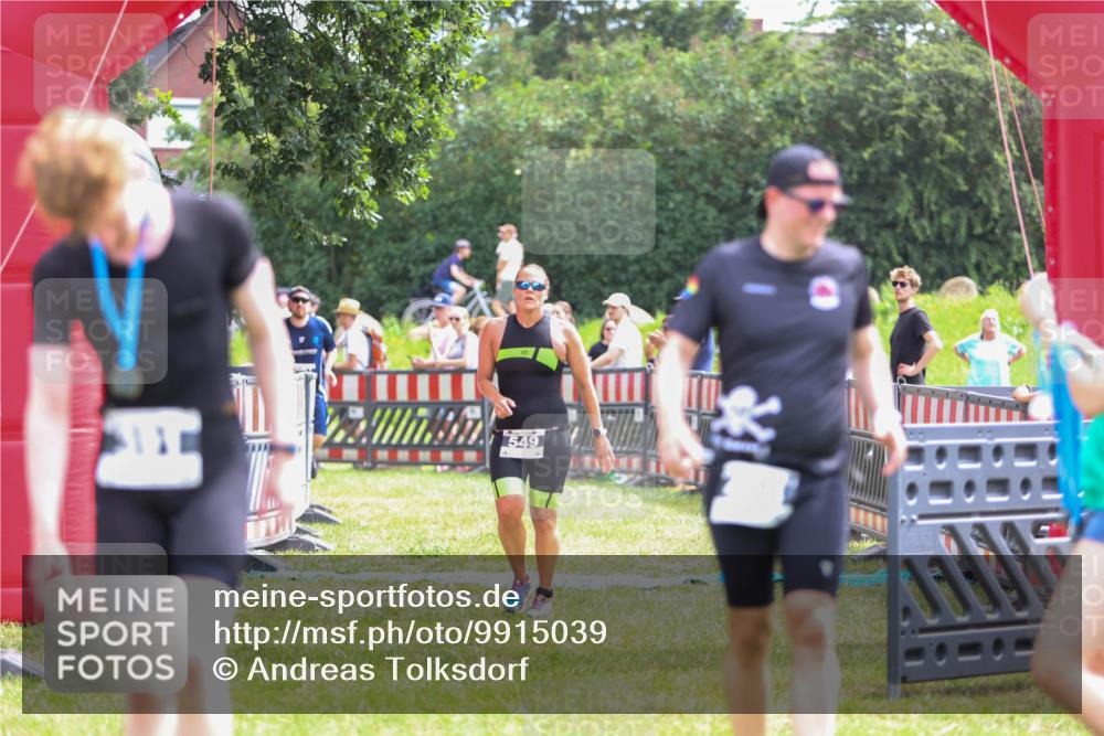 21.06.2026 - 29. Vierlanden-Triathlon Andreas Tolksdorf http://msf.ph/oto/9915039 21.06.2026 11:33:02 Ziel 325, 458, 549 meine-sportfotos.de