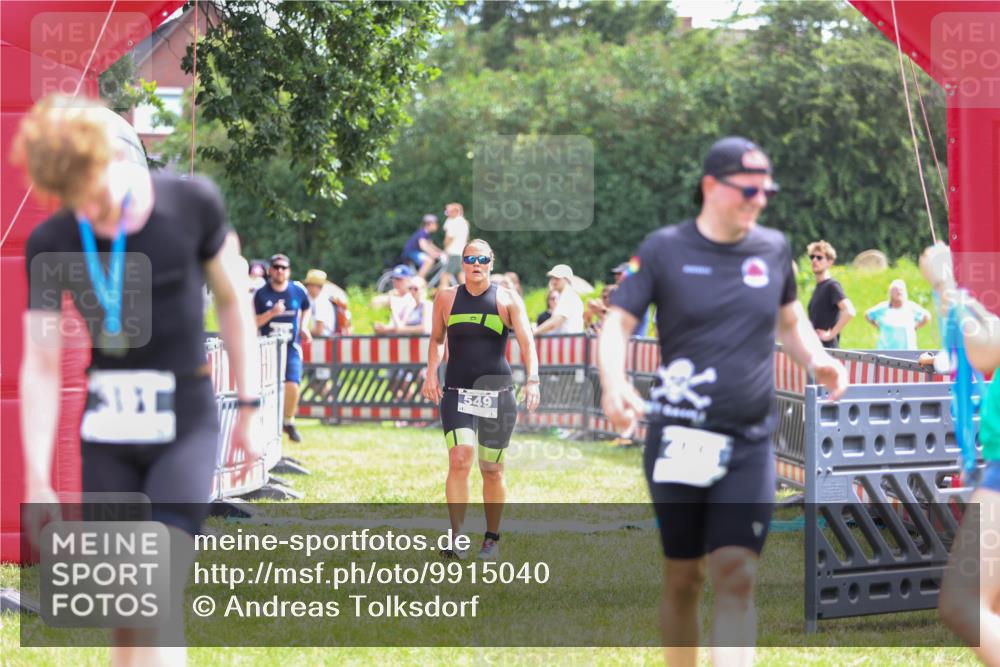 21.06.2026 - 29. Vierlanden-Triathlon Andreas Tolksdorf http://msf.ph/oto/9915040 21.06.2026 11:33:02 Ziel 325, 458, 549 meine-sportfotos.de