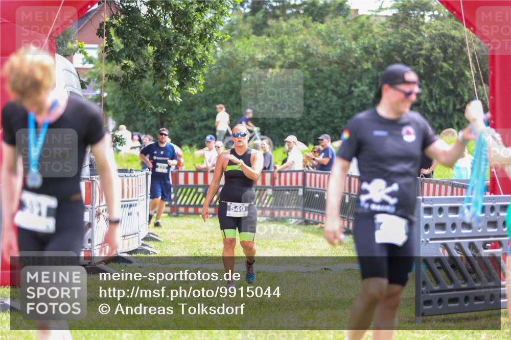 21.06.2026 - 29. Vierlanden-Triathlon Andreas Tolksdorf http://msf.ph/oto/9915044 21.06.2026 11:33:02 Ziel 325, 458, 549 meine-sportfotos.de