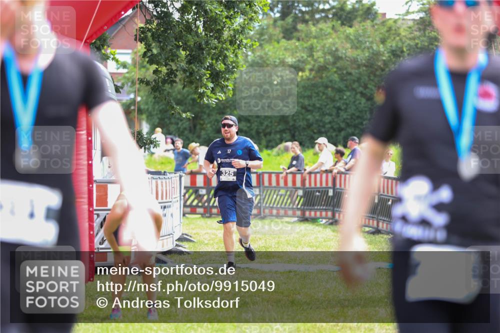 21.06.2026 - 29. Vierlanden-Triathlon Andreas Tolksdorf http://msf.ph/oto/9915049 21.06.2026 11:33:07 Ziel 325, 549 meine-sportfotos.de