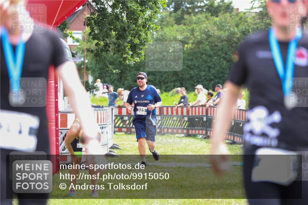 21.06.2026 - 29. Vierlanden-Triathlon Andreas Tolksdorf http://msf.ph/oto/9915050 21.06.2026 11:33:07 Ziel 325, 549 meine-sportfotos.de