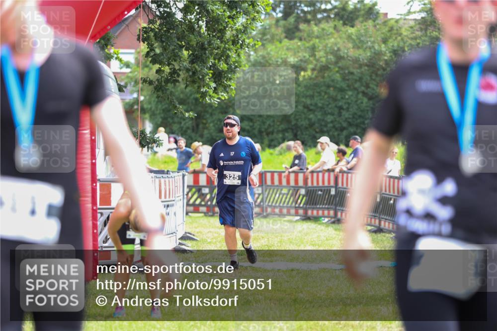 21.06.2026 - 29. Vierlanden-Triathlon Andreas Tolksdorf http://msf.ph/oto/9915051 21.06.2026 11:33:07 Ziel 325, 549 meine-sportfotos.de