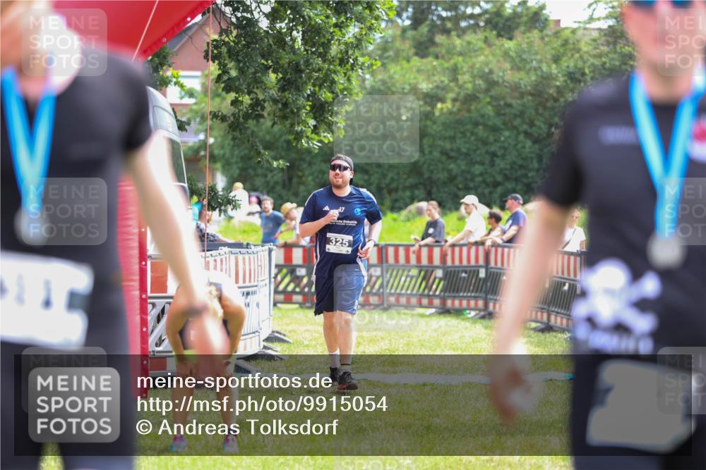 21.06.2026 - 29. Vierlanden-Triathlon Andreas Tolksdorf http://msf.ph/oto/9915054 21.06.2026 11:33:08 Ziel 325 meine-sportfotos.de