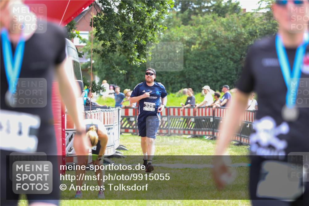21.06.2026 - 29. Vierlanden-Triathlon Andreas Tolksdorf http://msf.ph/oto/9915055 21.06.2026 11:33:08 Ziel 325 meine-sportfotos.de
