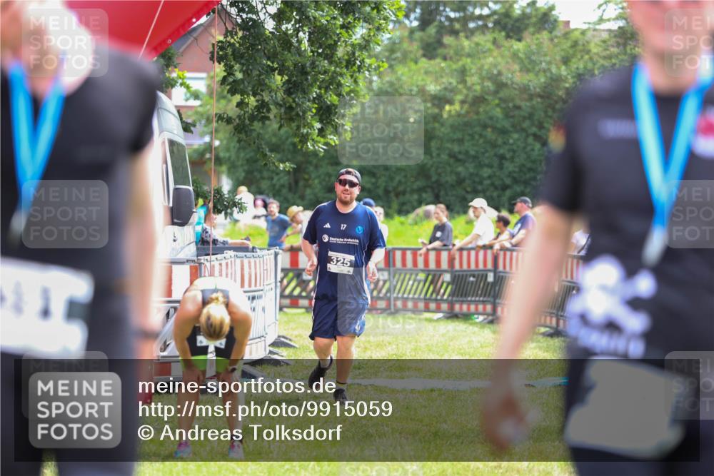 21.06.2026 - 29. Vierlanden-Triathlon Andreas Tolksdorf http://msf.ph/oto/9915059 21.06.2026 11:33:08 Ziel 325 meine-sportfotos.de