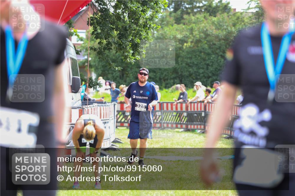 21.06.2026 - 29. Vierlanden-Triathlon Andreas Tolksdorf http://msf.ph/oto/9915060 21.06.2026 11:33:08 Ziel 325 meine-sportfotos.de