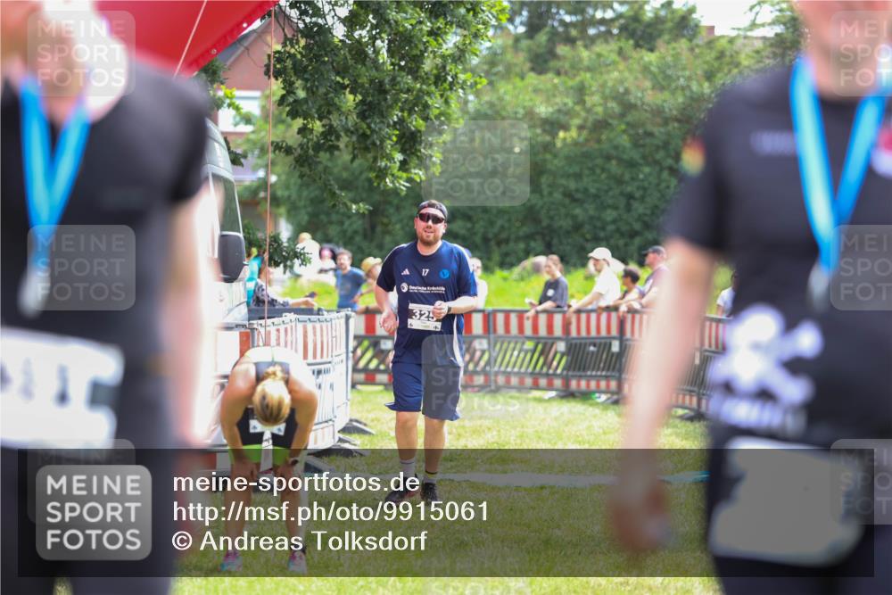 21.06.2026 - 29. Vierlanden-Triathlon Andreas Tolksdorf http://msf.ph/oto/9915061 21.06.2026 11:33:08 Ziel 325 meine-sportfotos.de