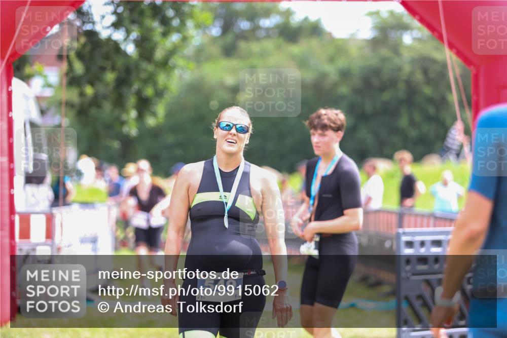 21.06.2026 - 29. Vierlanden-Triathlon Andreas Tolksdorf http://msf.ph/oto/9915062 21.06.2026 11:33:27 Ziel 486 meine-sportfotos.de