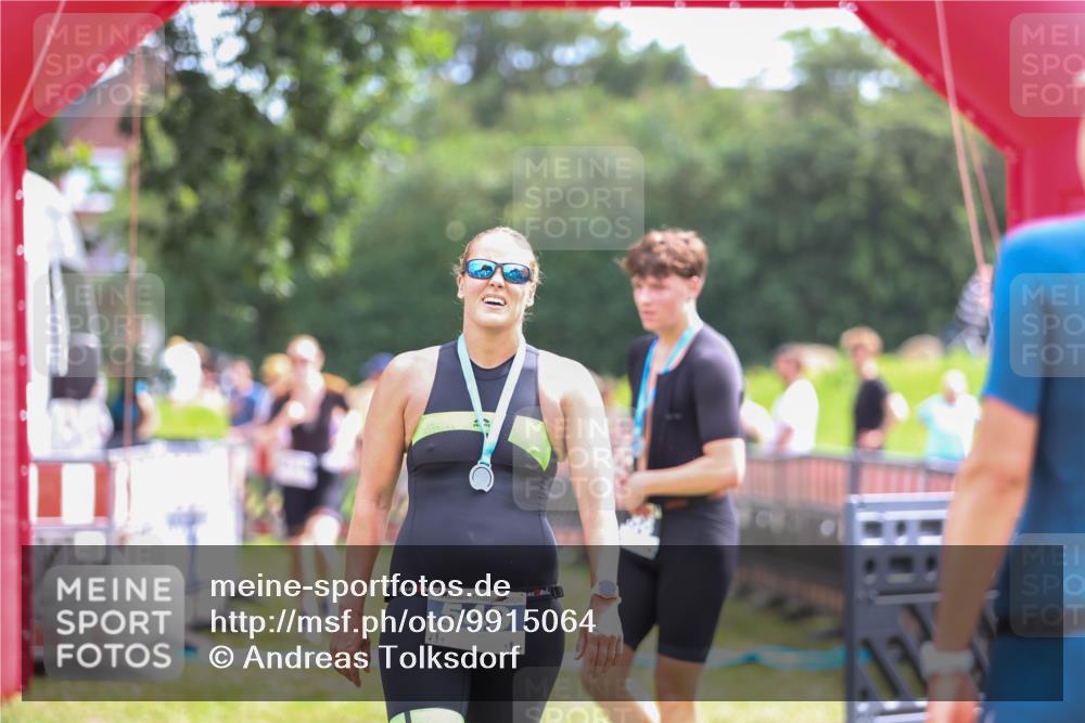 21.06.2026 - 29. Vierlanden-Triathlon Andreas Tolksdorf http://msf.ph/oto/9915064 21.06.2026 11:33:27 Ziel 486 meine-sportfotos.de