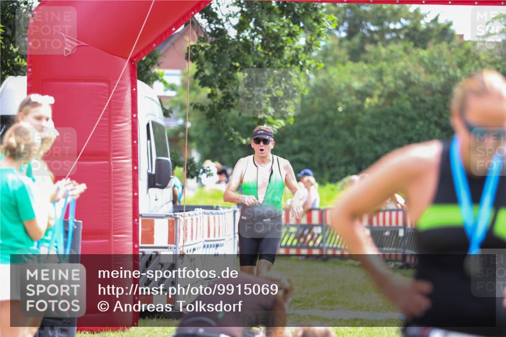21.06.2026 - 29. Vierlanden-Triathlon Andreas Tolksdorf http://msf.ph/oto/9915069 21.06.2026 11:33:44 Ziel 423, 585 meine-sportfotos.de