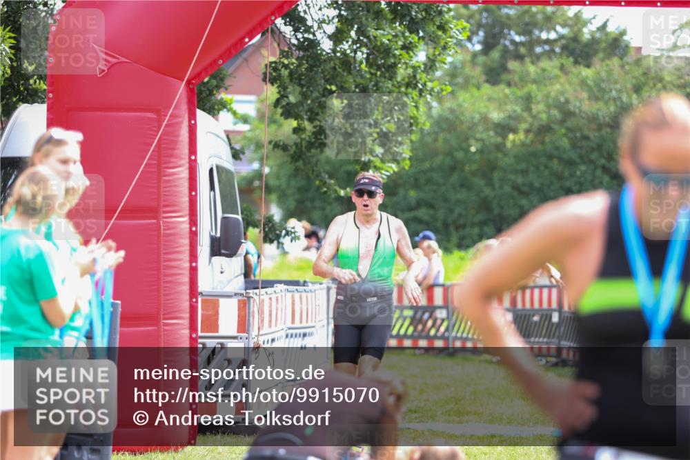 21.06.2026 - 29. Vierlanden-Triathlon Andreas Tolksdorf http://msf.ph/oto/9915070 21.06.2026 11:33:44 Ziel 423, 585 meine-sportfotos.de
