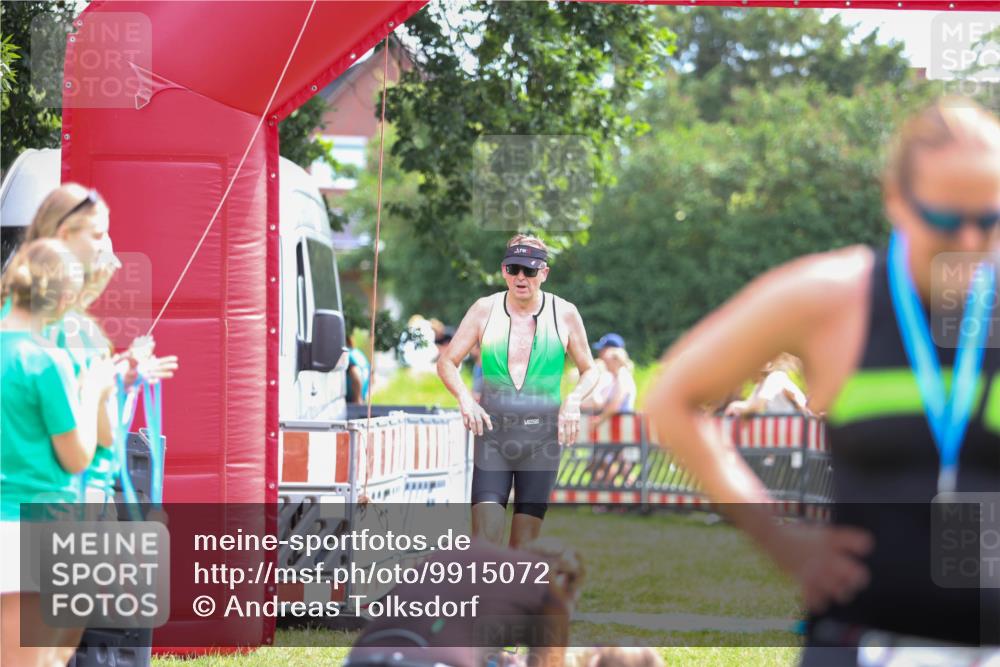 21.06.2026 - 29. Vierlanden-Triathlon Andreas Tolksdorf http://msf.ph/oto/9915072 21.06.2026 11:33:44 Ziel 423, 585 meine-sportfotos.de