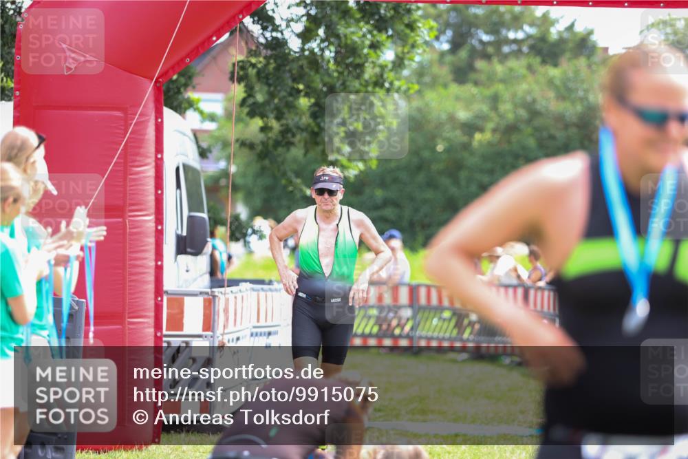 21.06.2026 - 29. Vierlanden-Triathlon Andreas Tolksdorf http://msf.ph/oto/9915075 21.06.2026 11:33:44 Ziel 423, 585 meine-sportfotos.de