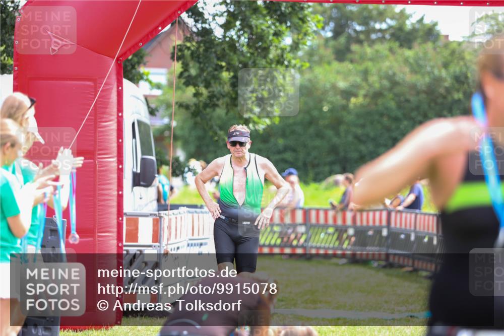 21.06.2026 - 29. Vierlanden-Triathlon Andreas Tolksdorf http://msf.ph/oto/9915078 21.06.2026 11:33:44 Ziel 423, 585 meine-sportfotos.de