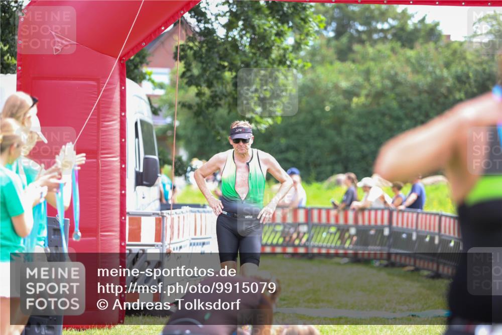 21.06.2026 - 29. Vierlanden-Triathlon Andreas Tolksdorf http://msf.ph/oto/9915079 21.06.2026 11:33:44 Ziel 423, 585 meine-sportfotos.de