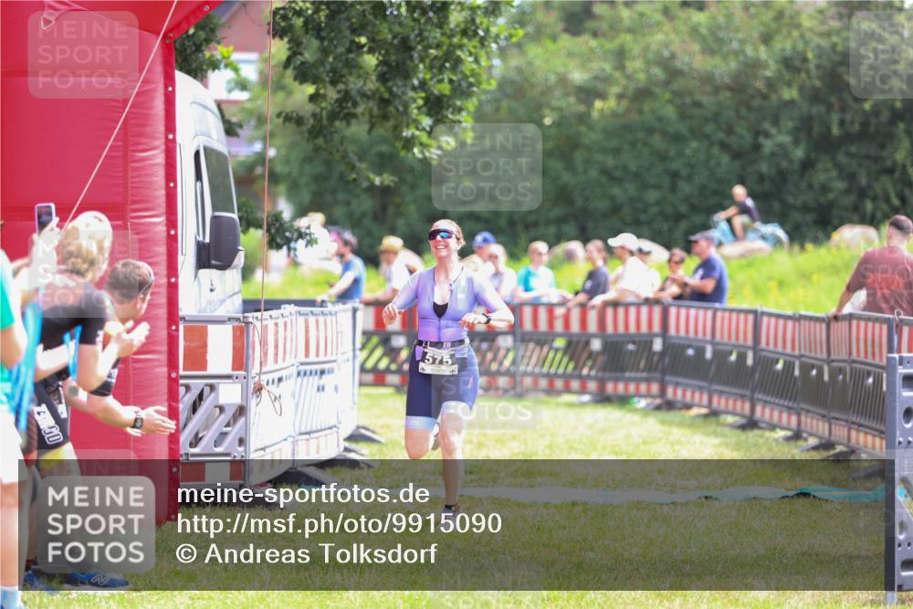 21.06.2026 - 29. Vierlanden-Triathlon Andreas Tolksdorf http://msf.ph/oto/9915090 21.06.2026 11:34:19 Ziel 575 meine-sportfotos.de
