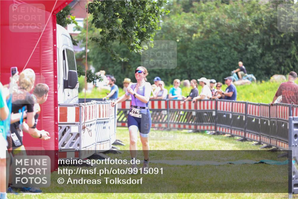 21.06.2026 - 29. Vierlanden-Triathlon Andreas Tolksdorf http://msf.ph/oto/9915091 21.06.2026 11:34:19 Ziel 575 meine-sportfotos.de