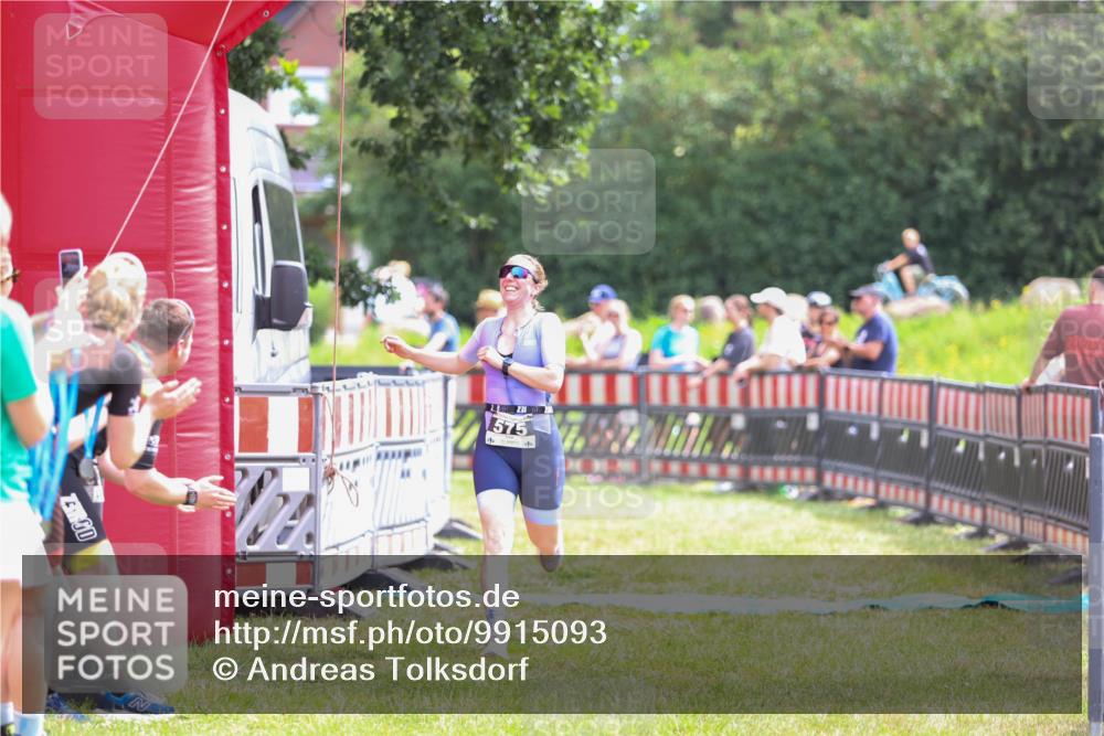 21.06.2026 - 29. Vierlanden-Triathlon Andreas Tolksdorf http://msf.ph/oto/9915093 21.06.2026 11:34:20 Ziel 575 meine-sportfotos.de